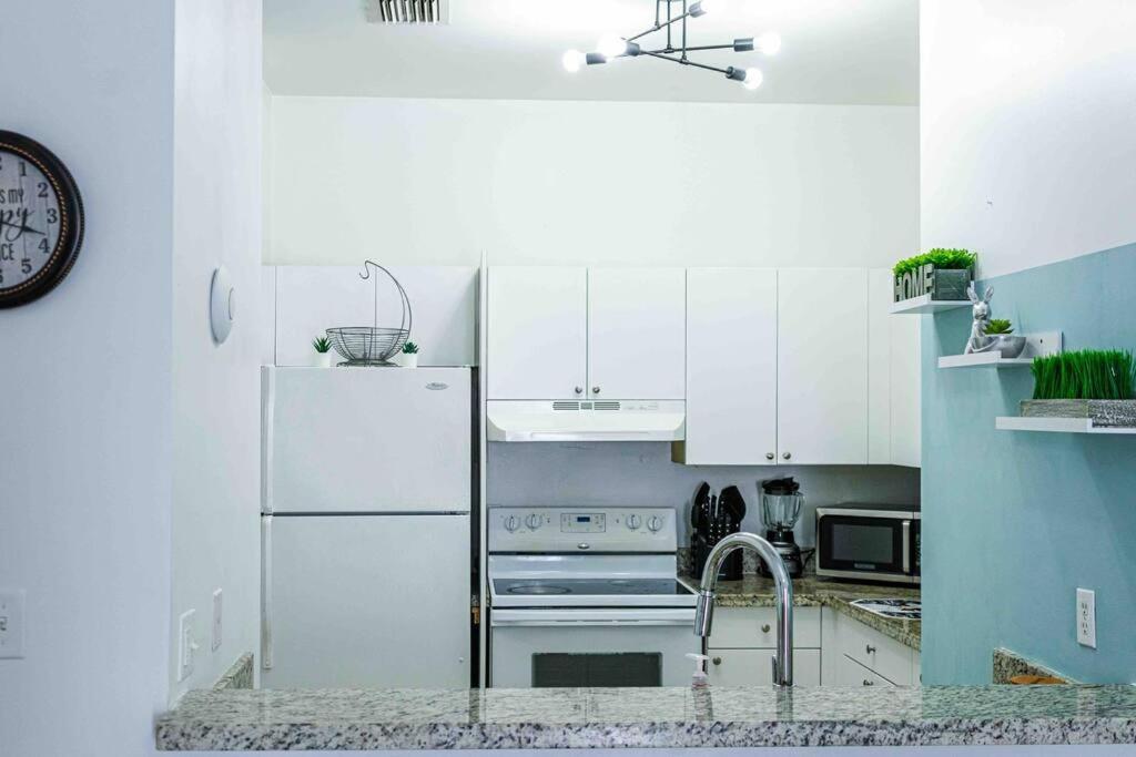 Newly Renovated Condo 5 Min From Airport Miami Exterior photo
