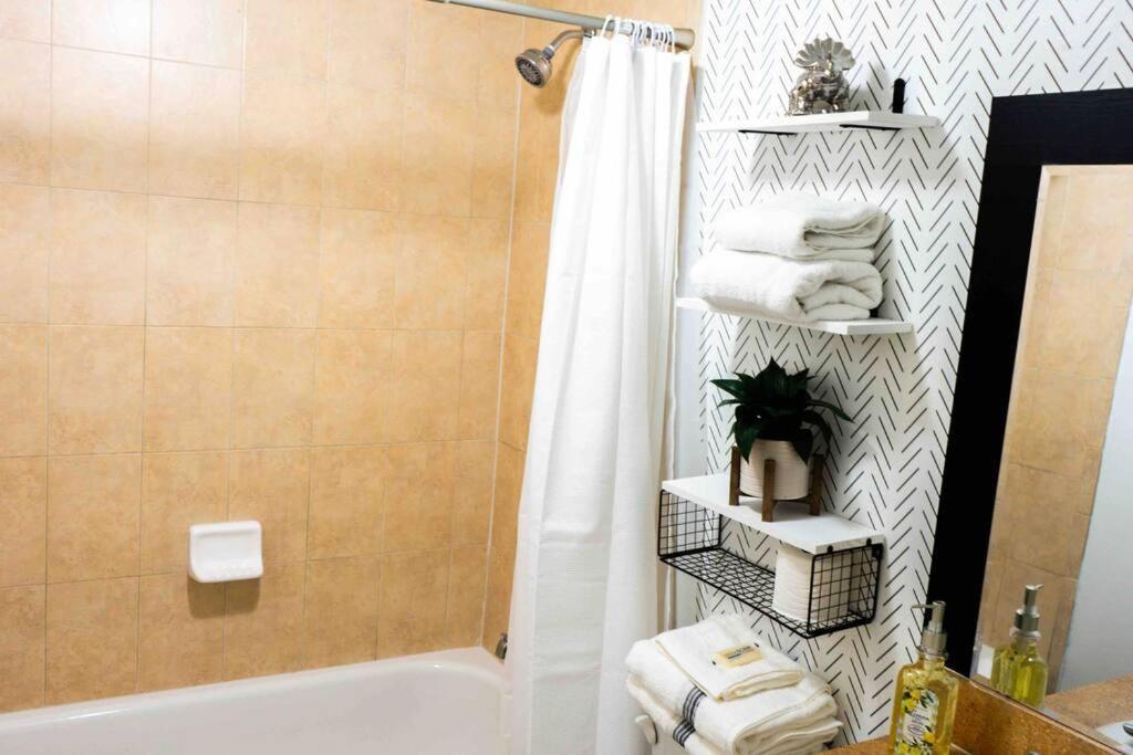 Newly Renovated Condo 5 Min From Airport Miami Exterior photo