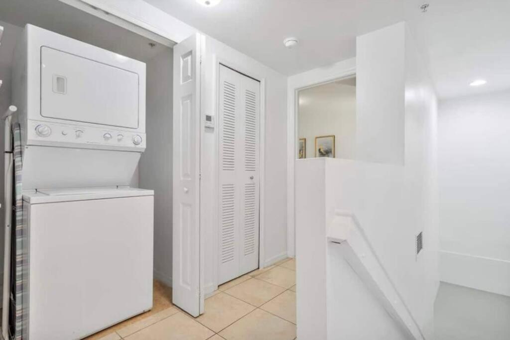 Newly Renovated Condo 5 Min From Airport Miami Exterior photo